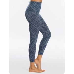 SPANX Look at Me Now seamless blue tie dye crop leggings 1X